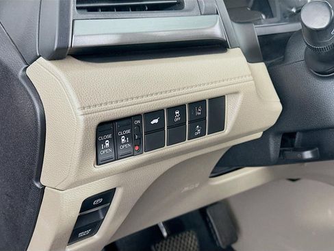 Used 2018 Honda Odyssey EX-L image 29