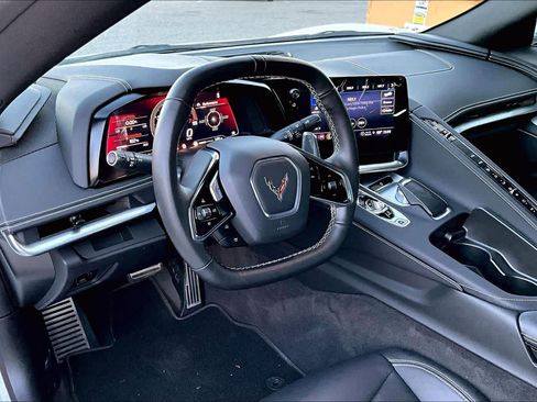 Used 2022 Chevrolet Corvette Stingray Coupe w/ Z51 Performance Package image 17