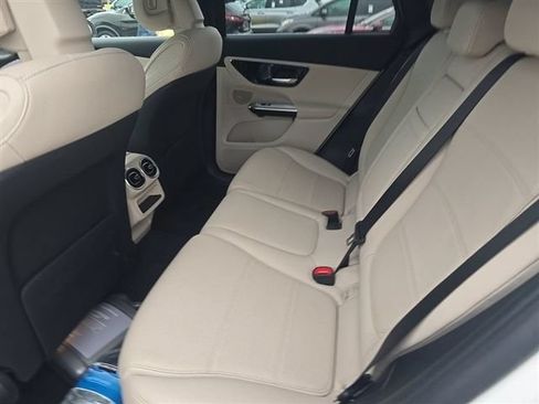 Used 2024 Mercedes-Benz GLC 300 4MATIC image 4