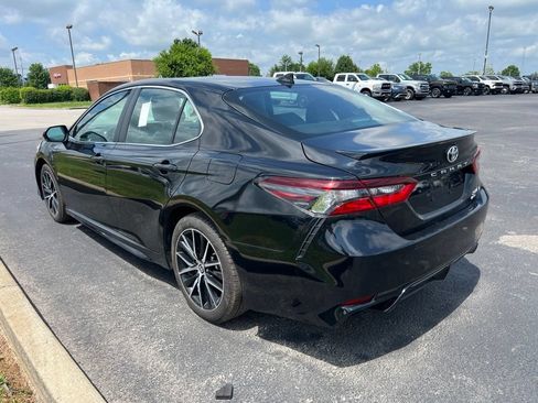 Used 2023 Toyota Camry SE AWD/4WD image 4