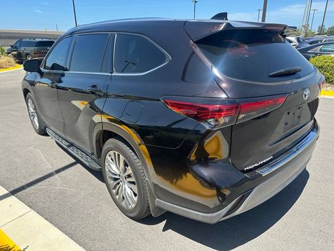 Used 2022 Toyota Highlander Platinum FWD image 5