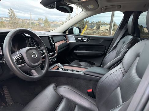 Used 2023 Volvo XC60 B5 Ultimate image 11