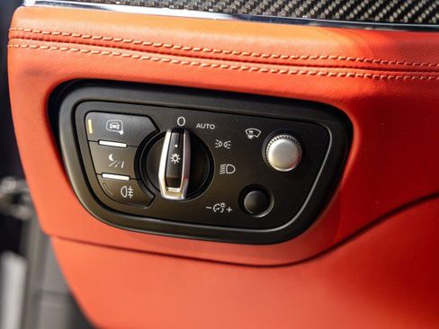 Used 2023 Bentley Bentayga AWD/4WD image 46