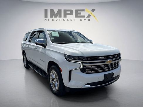 Used 2023 Chevrolet Suburban Premier AWD/4WD image 7