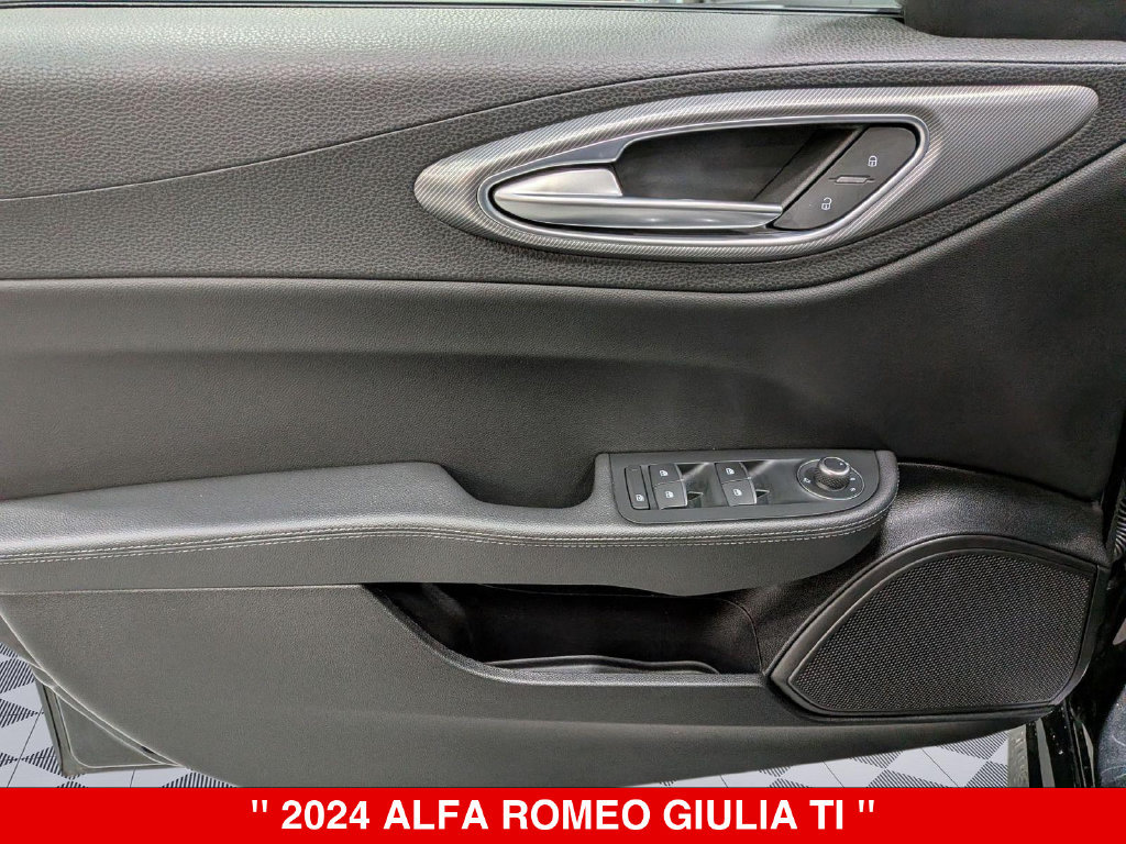 Used 2024 Alfa Romeo Giulia Ti AWD/4WD image 13
