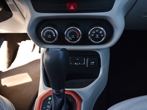 Used 2016 Jeep Renegade Latitude image 21