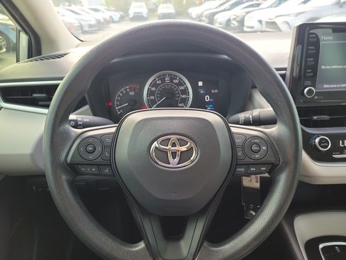Used 2022 Toyota Corolla LE FWD image 23