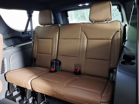 New 2026 Chevrolet Suburban High Country AWD/4WD image 7