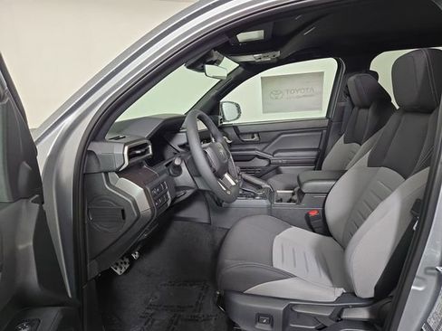 Used 2025 Toyota Tacoma TRD Sport image 12