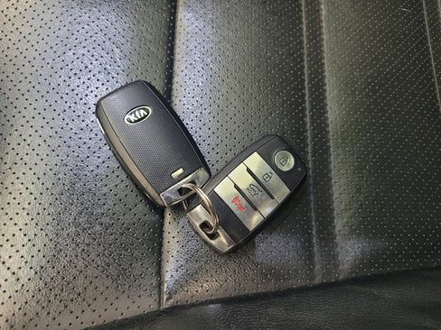 Used 2019 Kia Sorento EX image 32