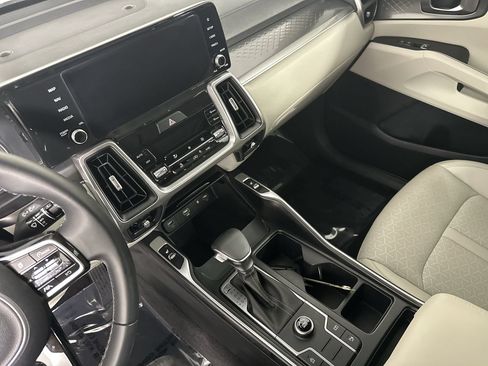 Used 2023 Kia Sorento S FWD image 17