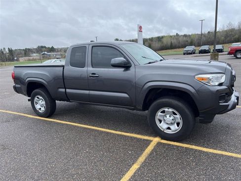 Used 2022 Toyota Tacoma SR w/ SR Convenience Package AWD/4WD image 6
