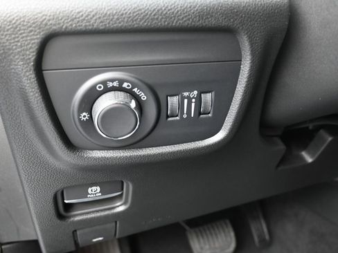 New 2025 Jeep Grand Cherokee Altitude image 13