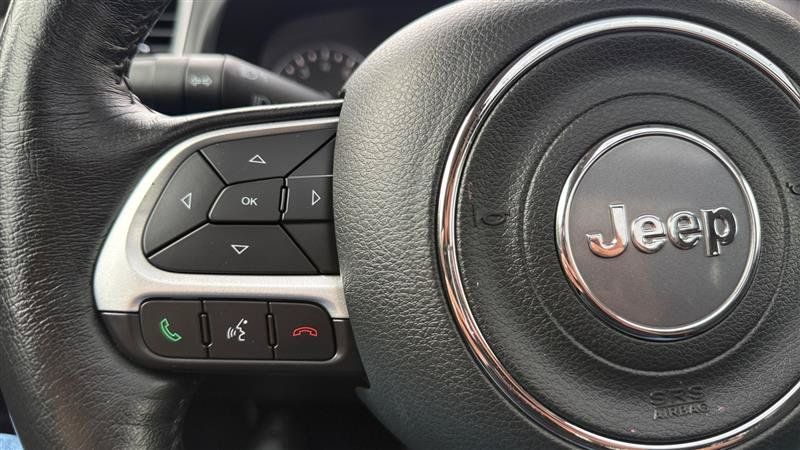 Used 2018 Jeep Renegade Latitude w/ UConnect 8.4 Nav Group AWD/4WD image 38