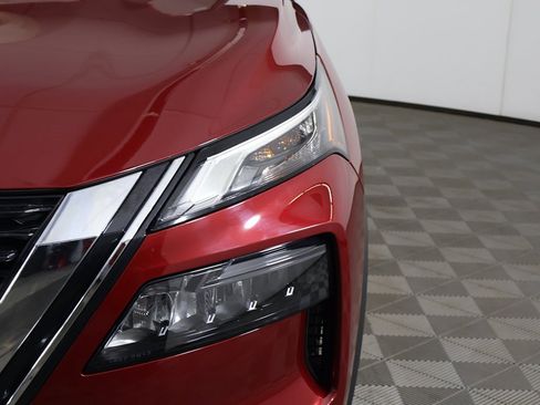 Used 2023 Nissan Rogue S image 11