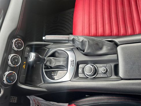 Certified 2018 FIAT 124 Spider Abarth w/ Convenience Group image 11