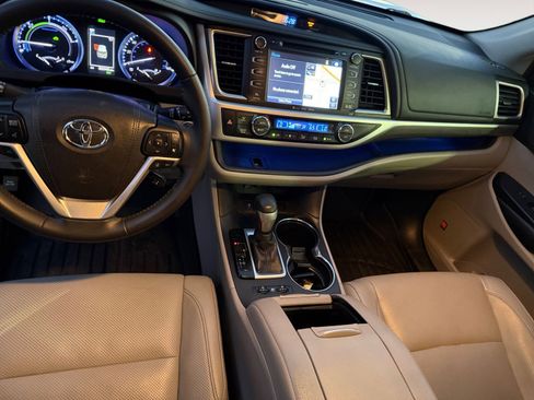 Used 2019 Toyota Highlander Limited image 10