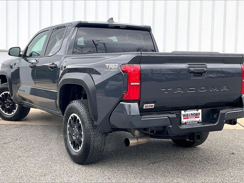 Used 2025 Toyota Tacoma TRD Off-Road image 15