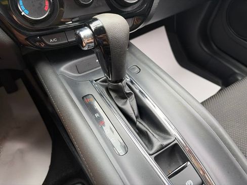 Used 2019 Honda HR-V LX image 16