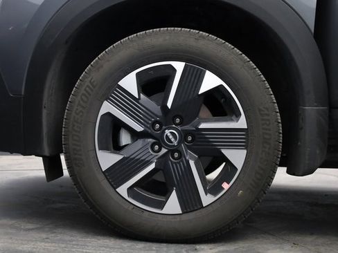 Certified 2025 Nissan Kicks SV image 8