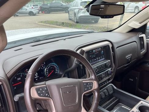 Used 2019 GMC Sierra 2500 Denali w/ Duramax Plus Package AWD/4WD image 13