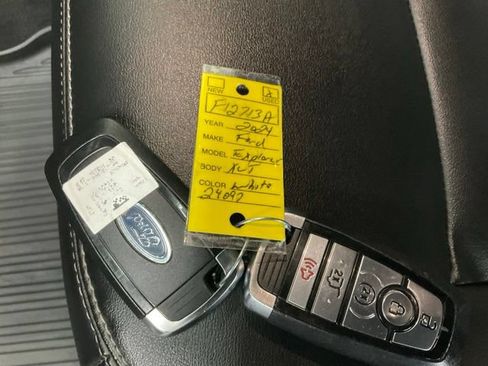 Used 2024 Ford Explorer XLT w/ Equipment Group 202A AWD/4WD image 18