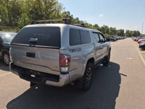 Used 2020 Toyota Tacoma TRD Sport w/ TRD Premium Sport Package AWD/4WD image 4