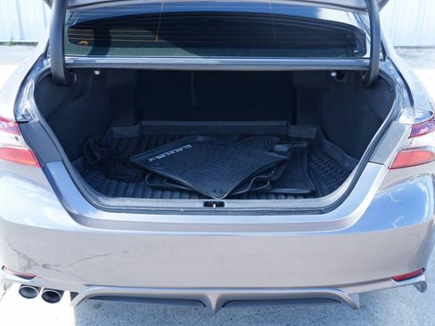 Used 2022 Toyota Camry SE image 9