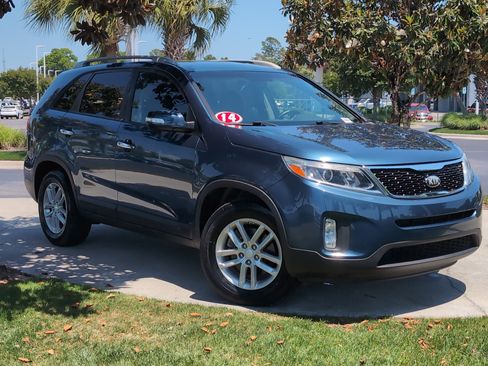 Used 2014 Kia Sorento LX FWD image 2