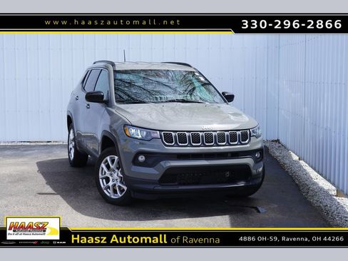 Used 2023 Jeep Compass Latitude AWD/4WD image 1