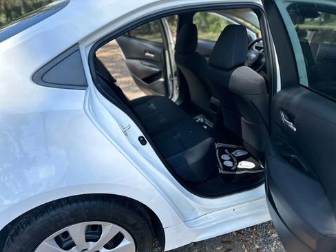 Used 2021 Toyota Corolla LE image 5