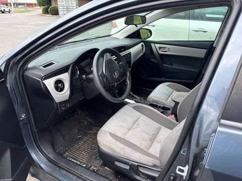 Used 2017 Toyota Corolla LE FWD image 11