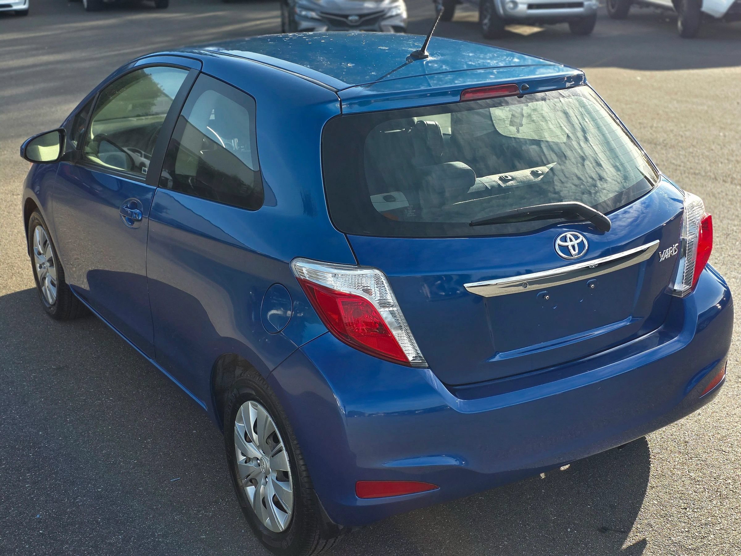 Used 2013 Toyota Yaris L FWD image 8
