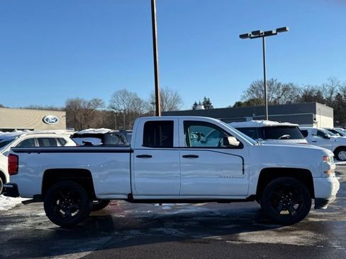 Used 2018 Chevrolet Silverado 1500 Custom image 30