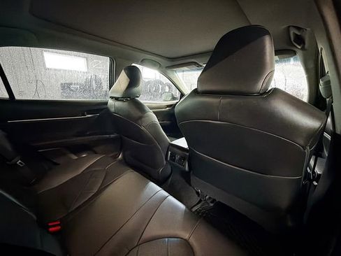 Used 2018 Toyota Camry L image 11