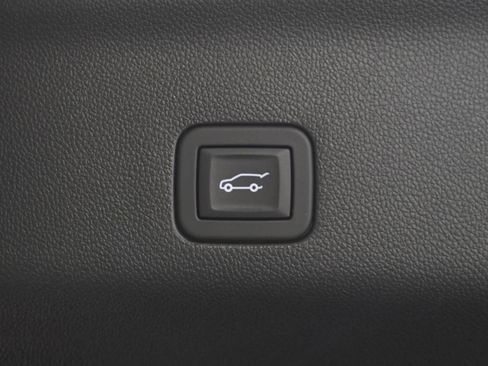 Used 2025 GMC Yukon Denali w/ Denali Reserve Package AWD/4WD image 11
