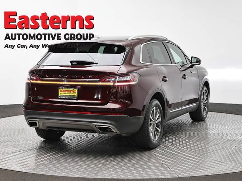 Used 2022 Lincoln Nautilus FWD w/ Premium Package image 5