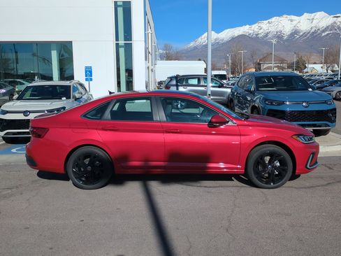 New 2026 Volkswagen Jetta SE image 2