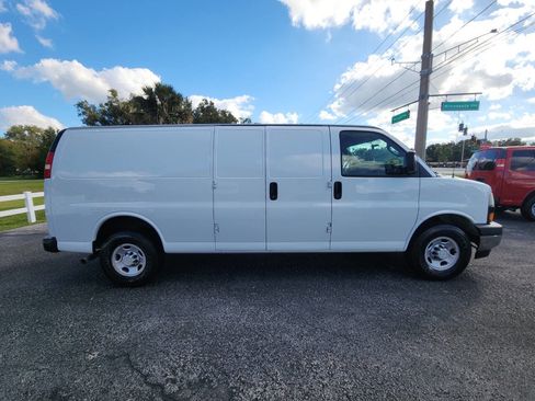 Used 2018 Chevrolet Express 2500 Extended image 7