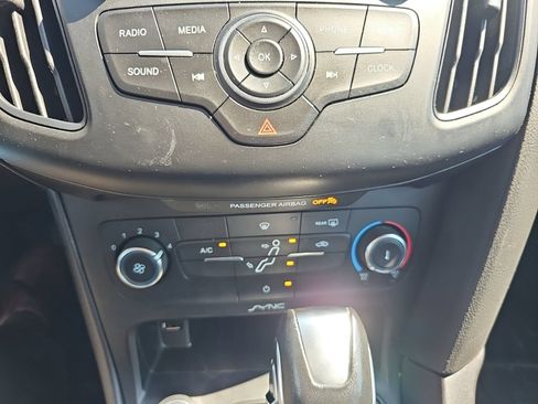 Used 2016 Ford Focus SE FWD image 16