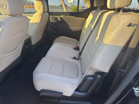 Used 2022 Chevrolet Traverse LS image 10
