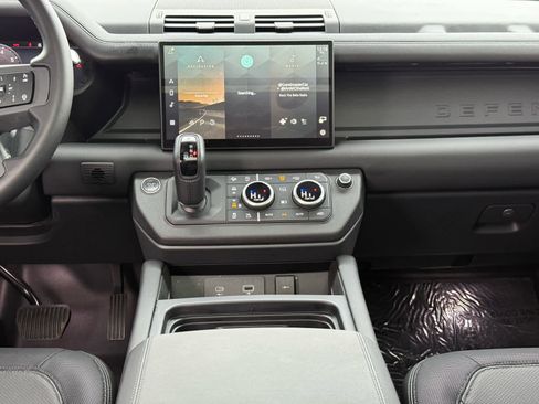 Used 2024 Land Rover Defender 130 X-Dynamic SE image 15