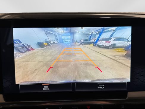 Used 2023 GMC Sierra 1500 SLT w/ SLT Premium Package image 32