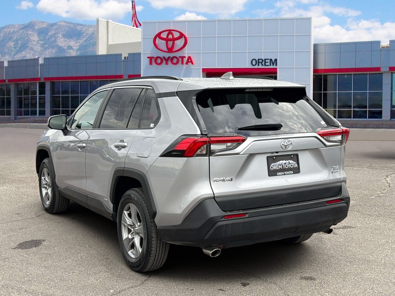 Used 2025 Toyota RAV4 XLE AWD/4WD image 5