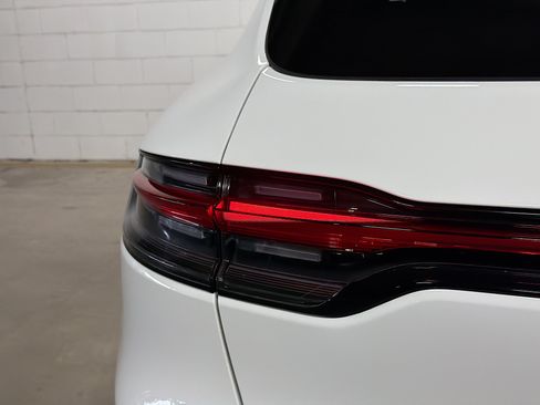Certified 2026 Porsche Macan AWD/4WD image 11