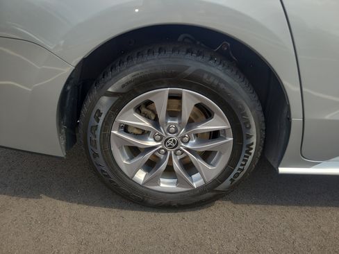 Certified 2023 Toyota Sienna XLE AWD/4WD image 11