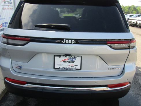 New 2025 Jeep Grand Cherokee Limited image 9