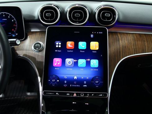 Used 2025 Mercedes-Benz C 300 4MATIC Sedan image 20