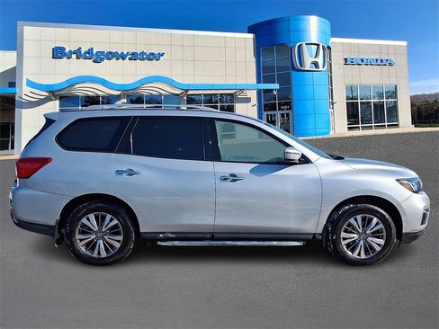 Used 2018 Nissan Pathfinder SV w/ Cargo Package image 7