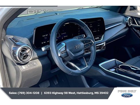 Used 2025 Chevrolet Equinox LT w/ Safety and Technology Package AWD/4WD image 12